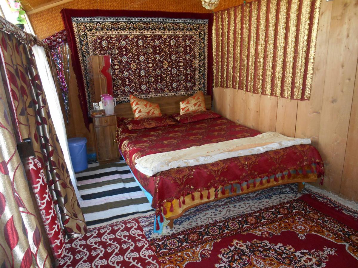Houseboat Dunhill Bed & Breakfast Srīnagar Eksteriør bilde